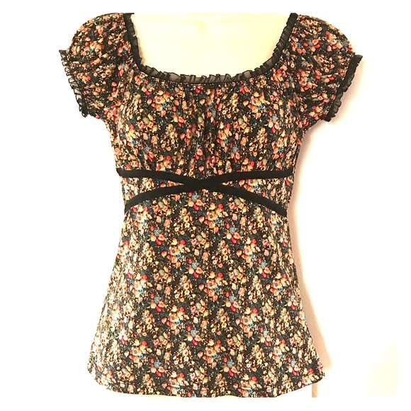 Moa Moa Tops - Black and floral empire waist cute, boho top